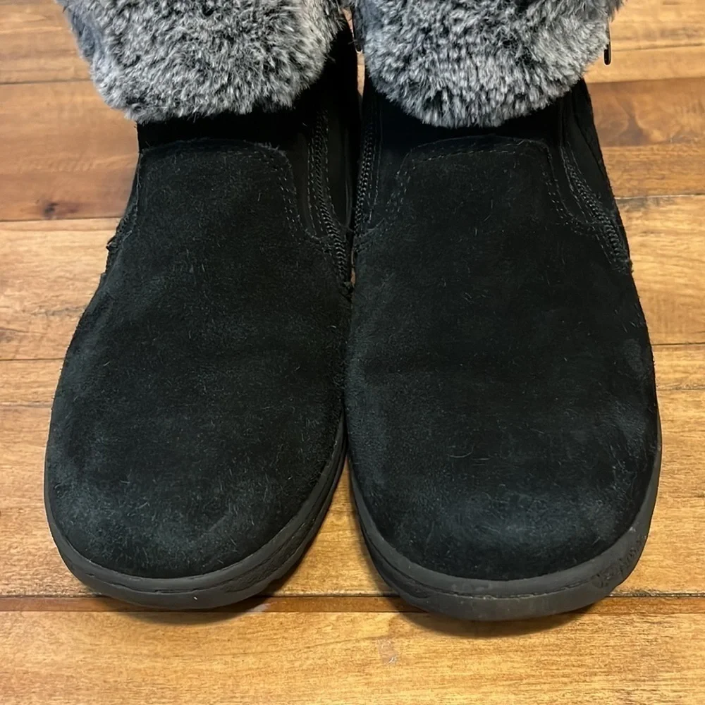 𝅺khombu black suede snow boots with faux fur trim, size 9, good condition